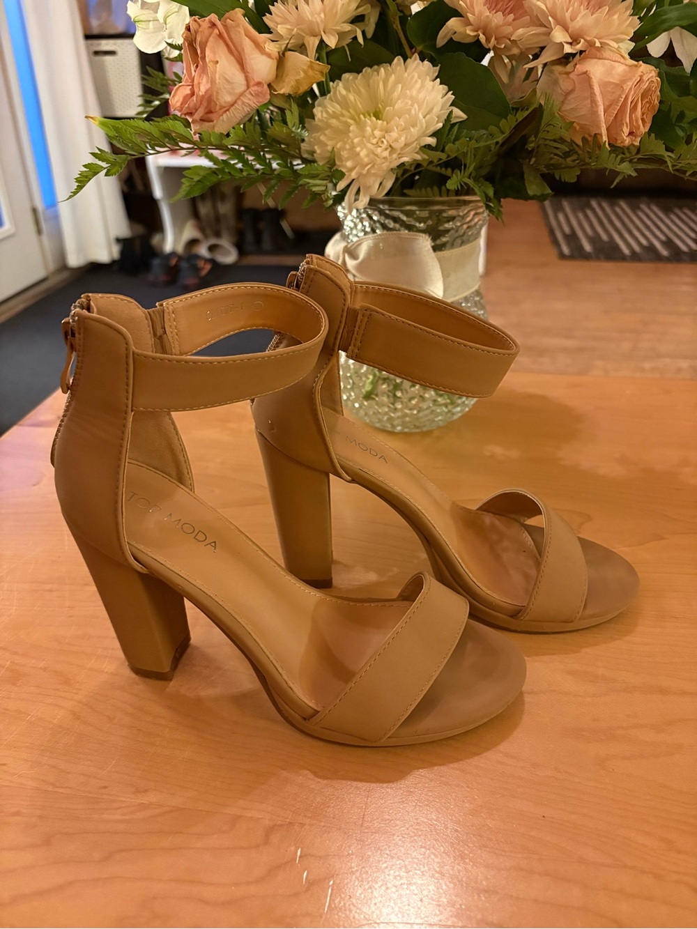 Women’s Tan Heels